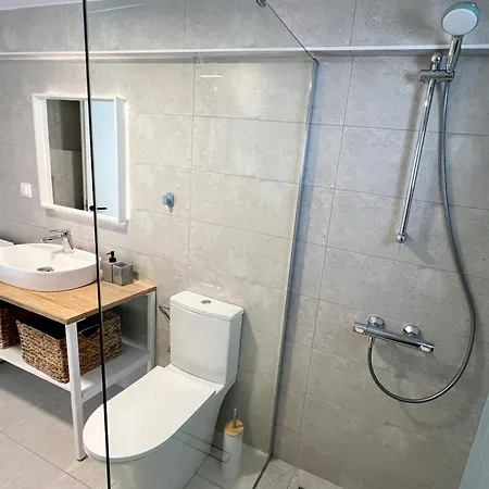 Modern Seaside Retreat With Private Patio And Parking - Blue Zone Homes Ferienhaus Olympiakí Aktí