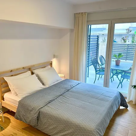 Modern Seaside Retreat With Private Patio And Parking - Blue Zone Homes Сasa de vacaciones
