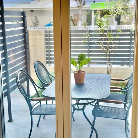 Modern Seaside Retreat With Private Patio And Parking - Blue Zone Homes Ferienhaus Olympiakí Aktí