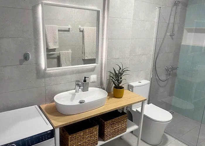 Modern Seaside Retreat With Private Patio And Parking - Blue Zone Homes Olympiakí Aktí
