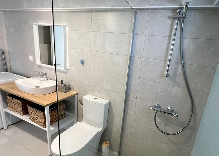 Modern Seaside Retreat With Private Patio And Parking - Blue Zone Homes Feriehus Olympiakí Aktí