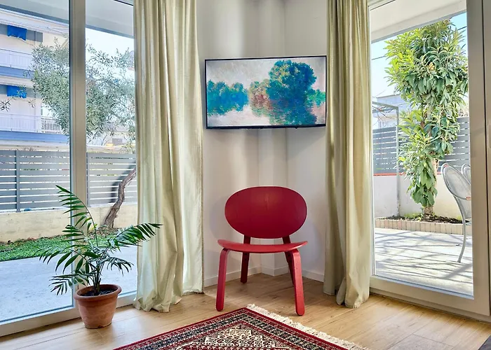 Modern Seaside Retreat With Private Patio And Parking - Blue Zone Homes Olympiakí Aktí