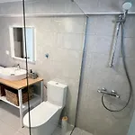 Modern Seaside Retreat With Private Patio And Parking - Blue Zone Homes Feriehus Olympiakí Aktí