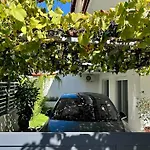 Feriehus Modern Seaside Retreat With Private Patio And Parking - Blue Zone Homes *