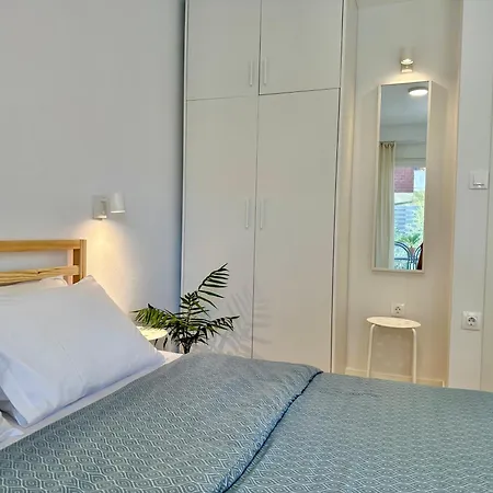Nyaraló Modern Seaside Retreat With Private Patio And Parking - Blue Zone Homes
