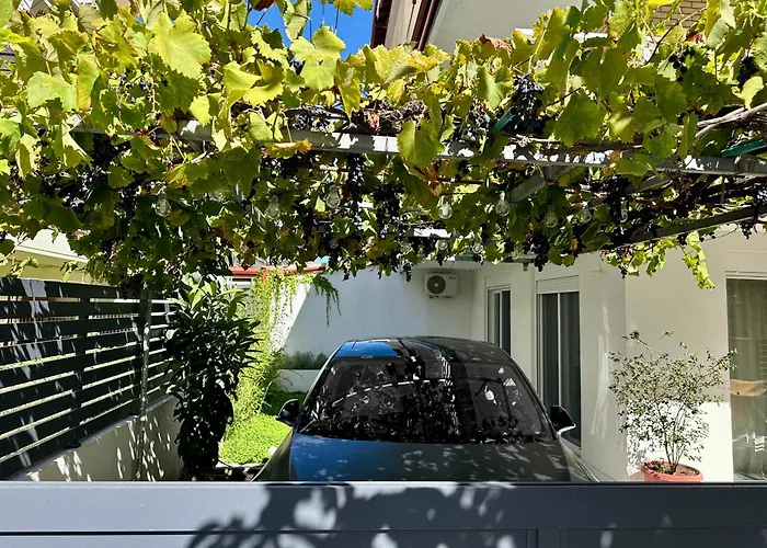 Сasa de vacaciones Modern Seaside Retreat With Private Patio And Parking - Blue Zone Homes *