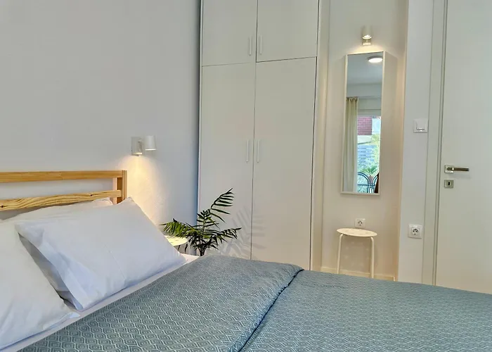 Nyaraló Modern Seaside Retreat With Private Patio And Parking - Blue Zone Homes